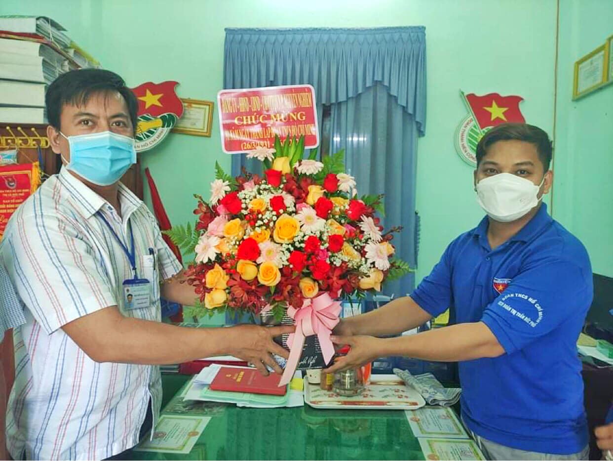 Lãnh đạo Đảng ủy, UBND và Ủy ban MTTQ Việt Nam Phường Nguyễn Nghiêm thăm Đoàn TNCSHCM nhân ngày thành lập Đoàn