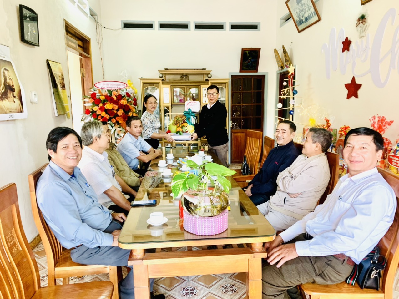 Phường Nguyễn Nghiêm thăm Hội Thánh Tin Lành Miền Nam (Chi hội Đức Phổ) nhân dịp Lễ Giáng sinh năm 2022