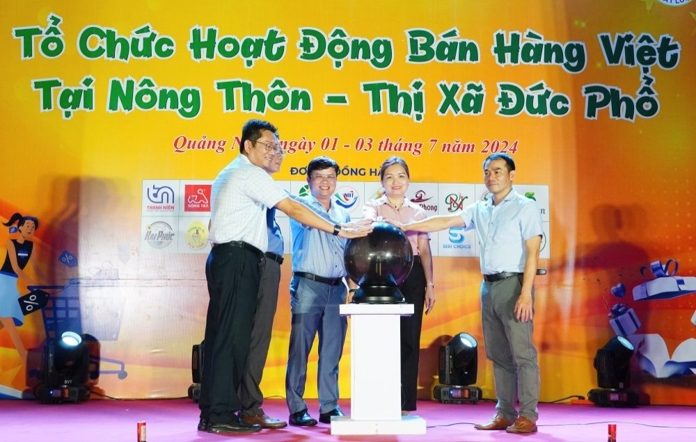 Khai mạc hoạt động bán hàng Việt tại nông thôn - thị xã Đức Phổ năm 2024